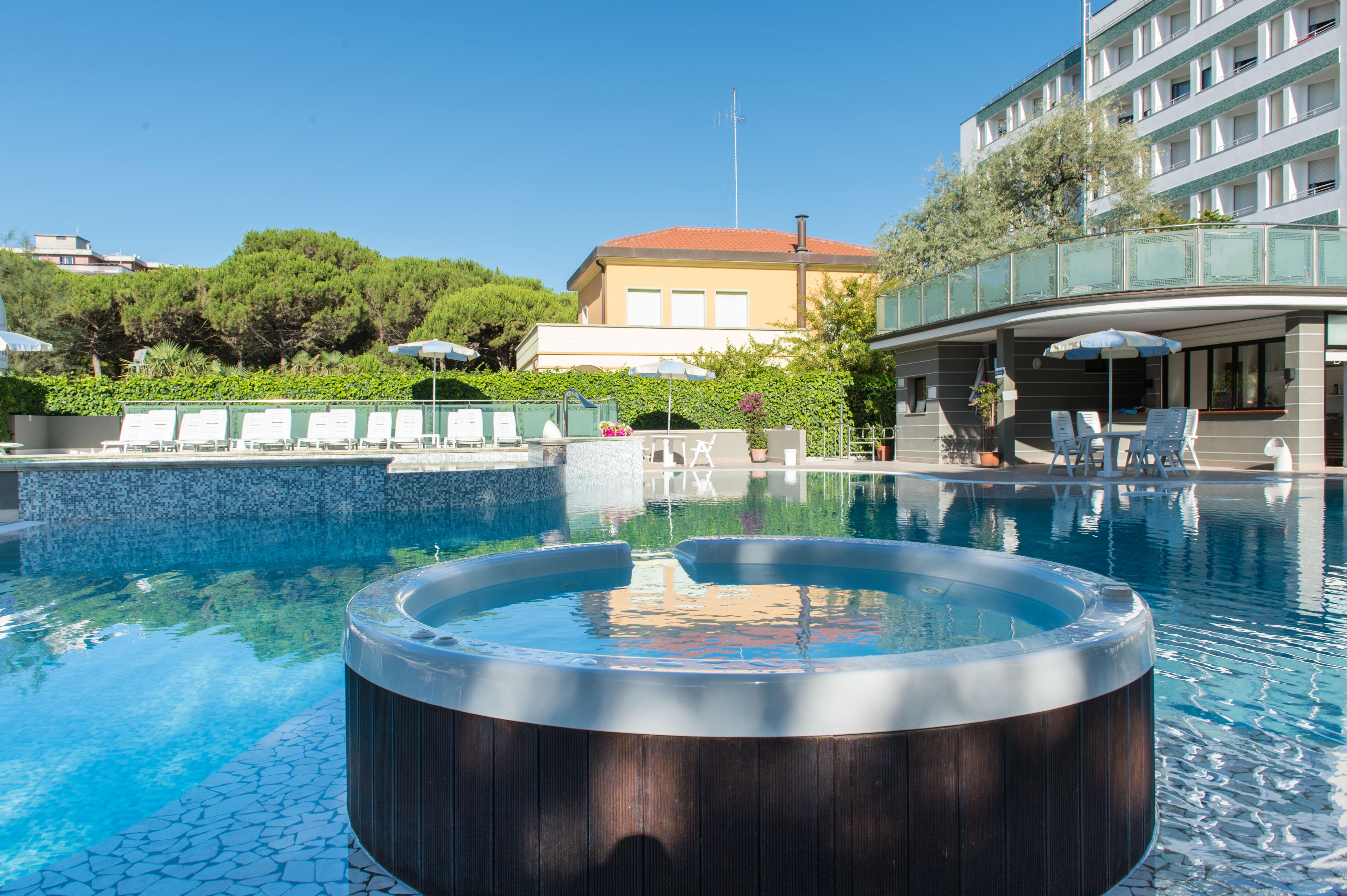 Hotel Luxor Milano Marittima Exterior photo