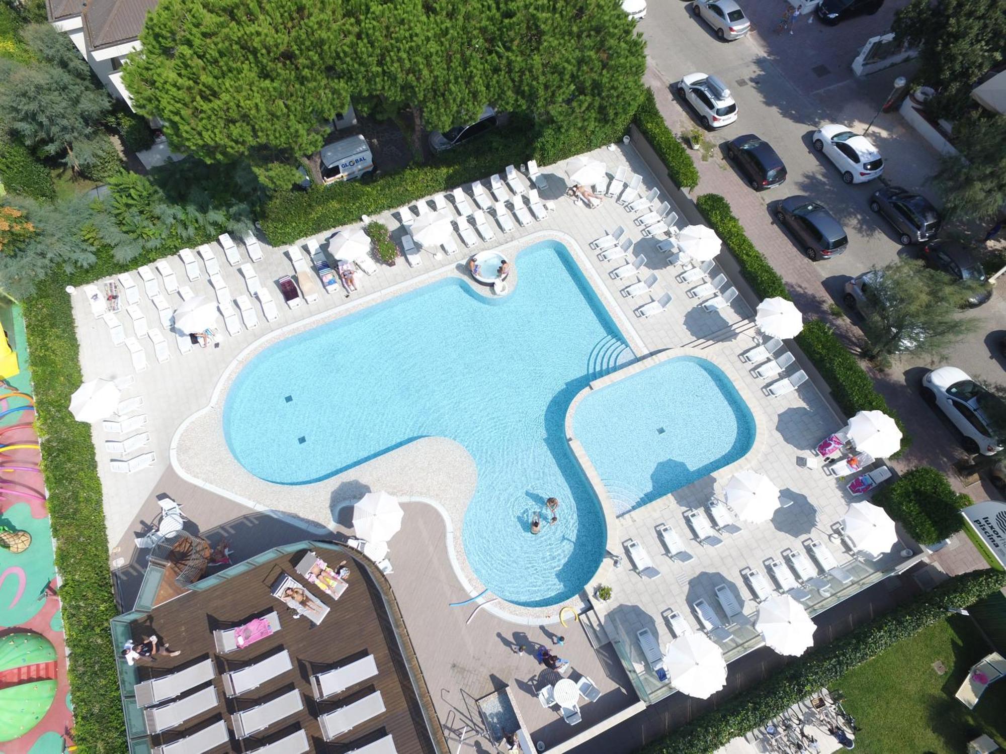 Hotel Luxor Milano Marittima Exterior photo